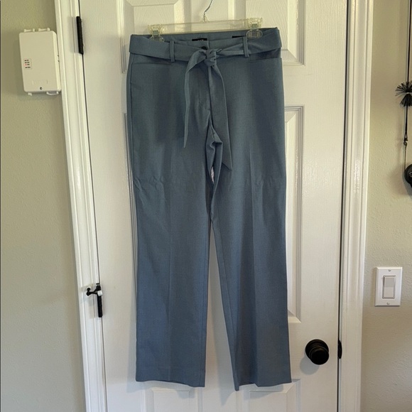 EUC LOFT Trouser Pants. Size 6P - Picture 6 of 16